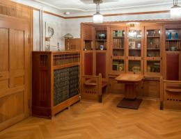 1905 liess der Papierfabrikant Gustav Laager das Haus im damals neusten Stil, dem Jugendstil, umbauen.