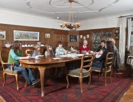 Im bürgerlichen Speisezimmer der 1920-er Jahre – heutiges Museumscafé – werden unsere Gäste mit diversen Getränken und leckerem Gebäck bewirtet.